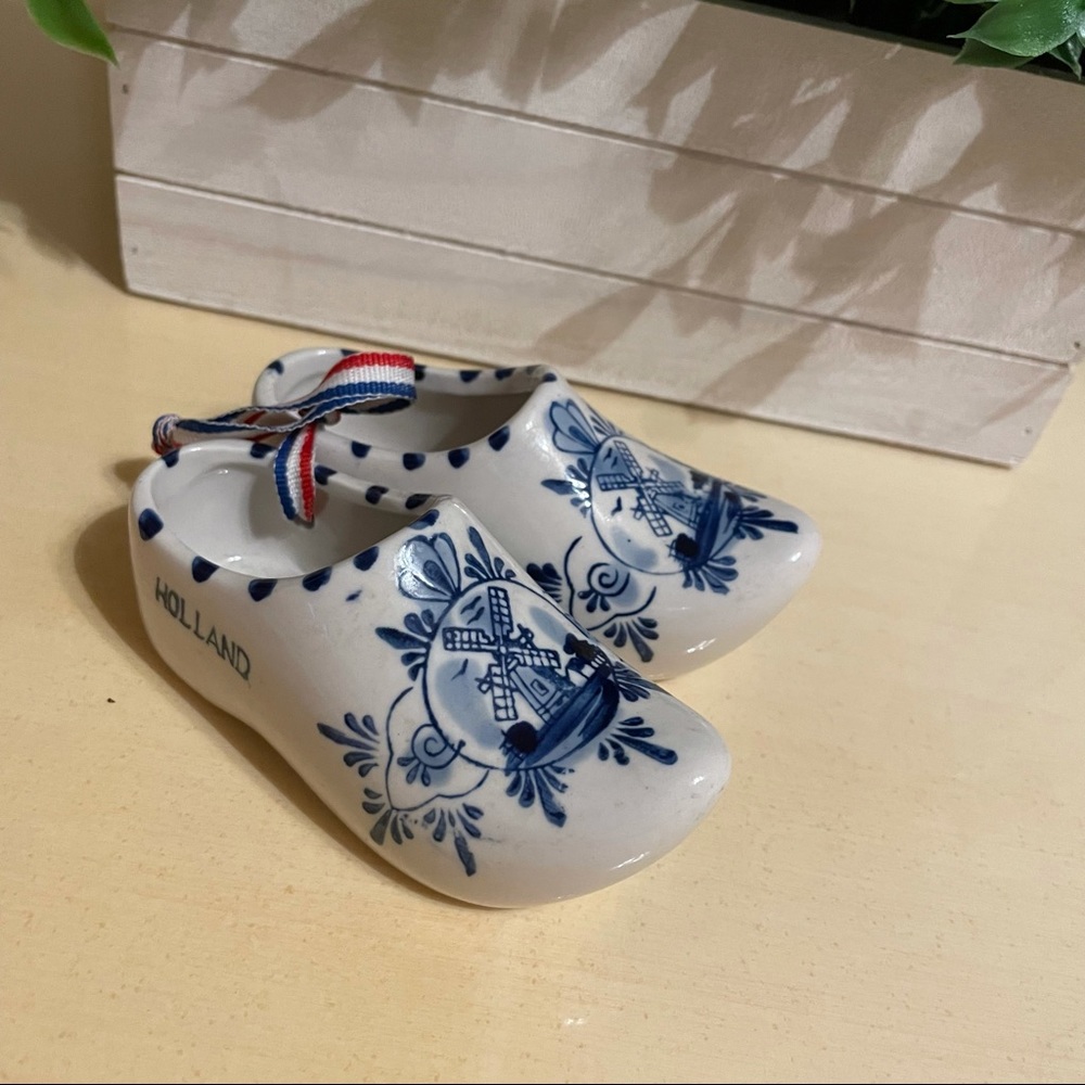 Holland vintage ceramic shoes